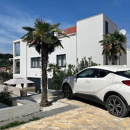 Great Outdoor Living Steps Away From The Daire Sutivan