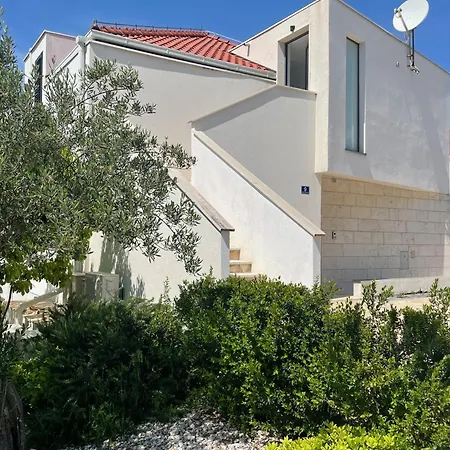 Great Outdoor Living Steps Away From The Daire